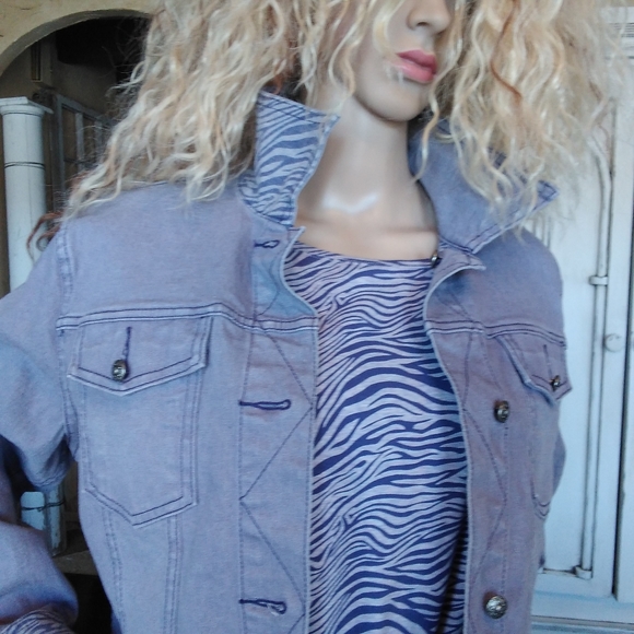 Jacket & tee - Picture 2 of 6